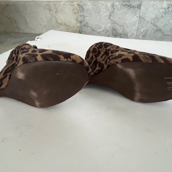 Vera Wang Lavender Cheetah Leopard Print Wedges - Picture 6 of 6